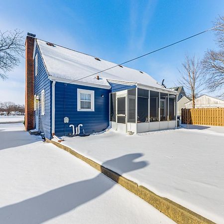 3 Mi To Hospitals Inviting Rockford Home With Yard! 外观 照片