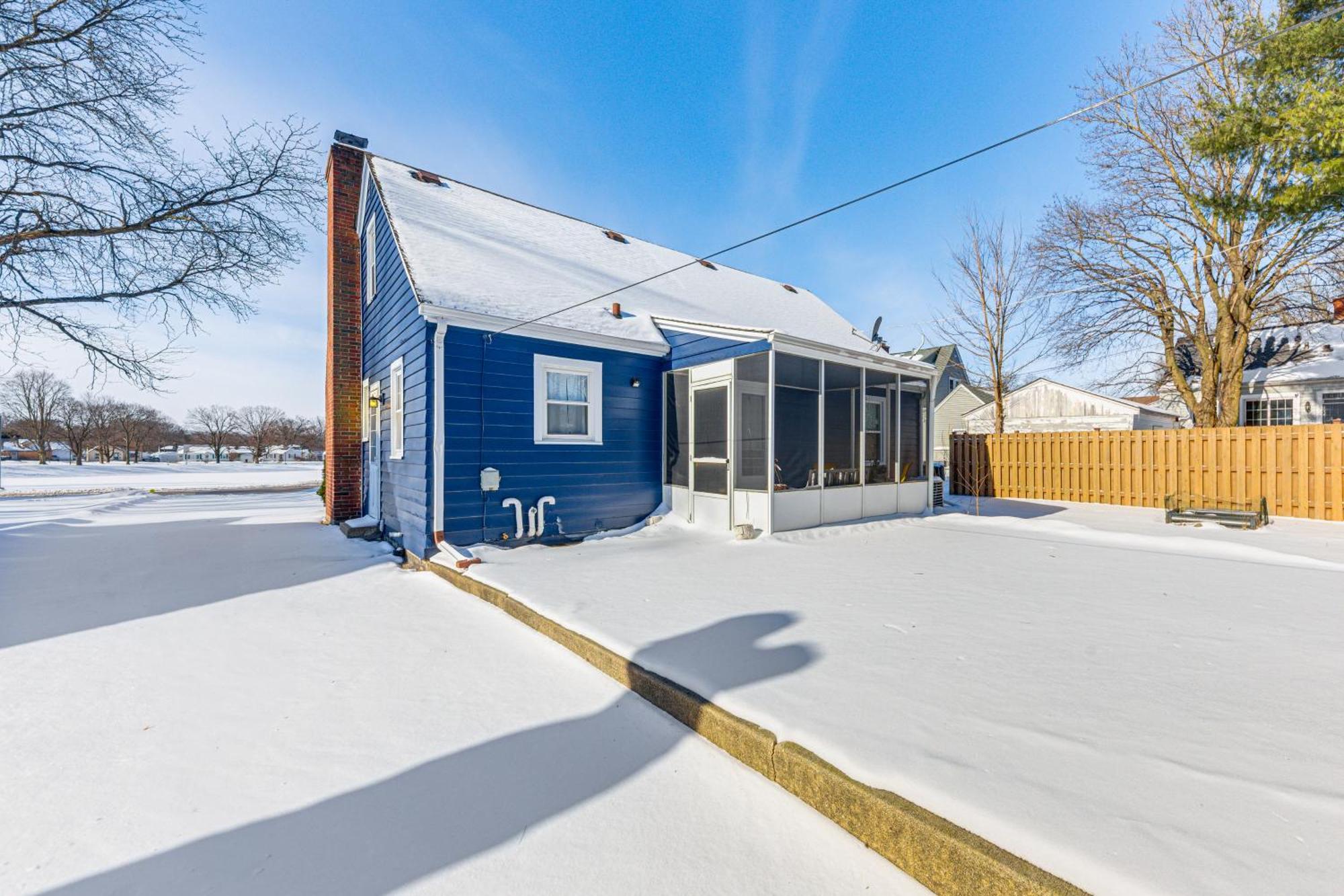 3 Mi To Hospitals Inviting Rockford Home With Yard! 外观 照片