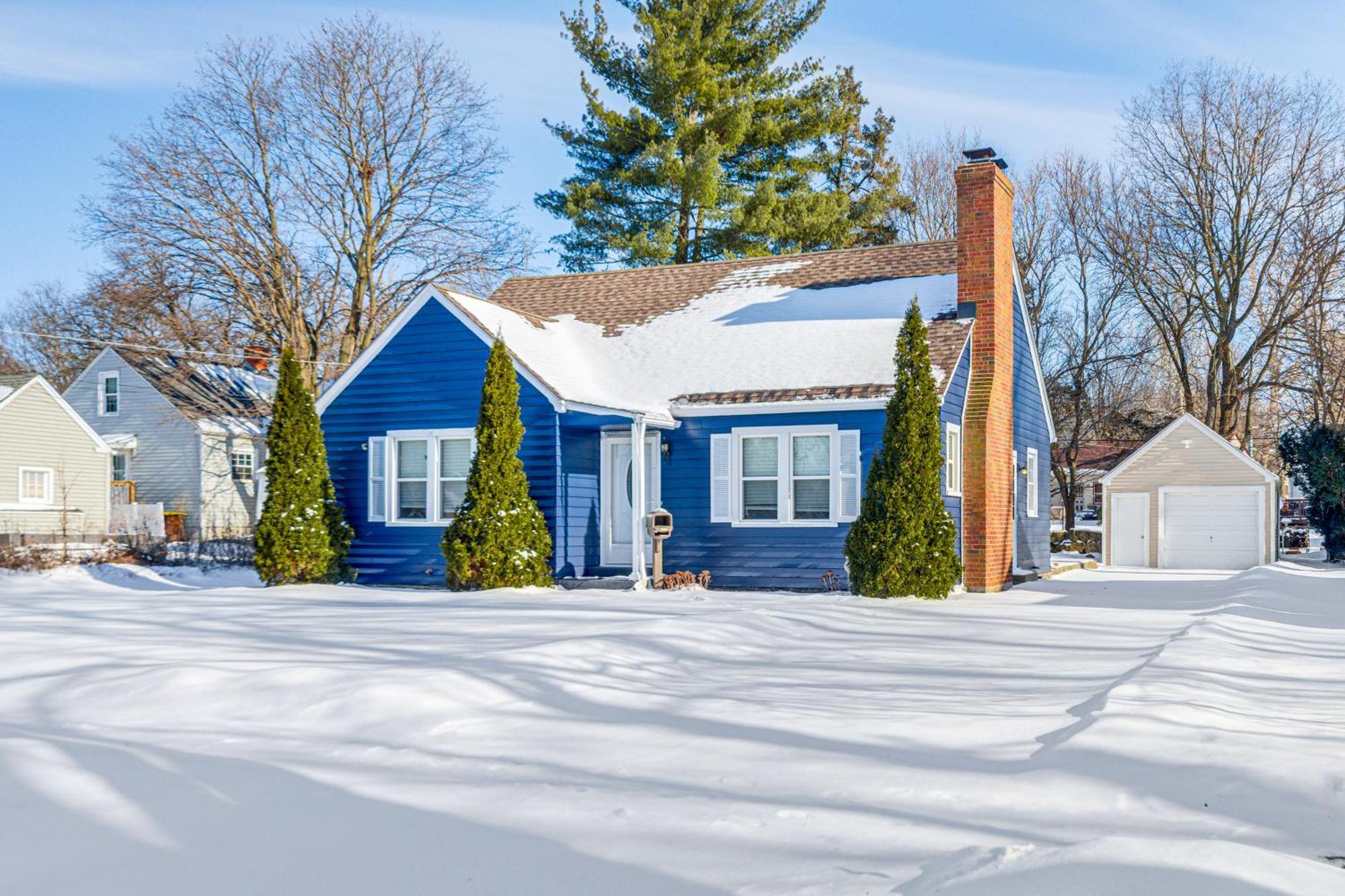 3 Mi To Hospitals Inviting Rockford Home With Yard! 外观 照片