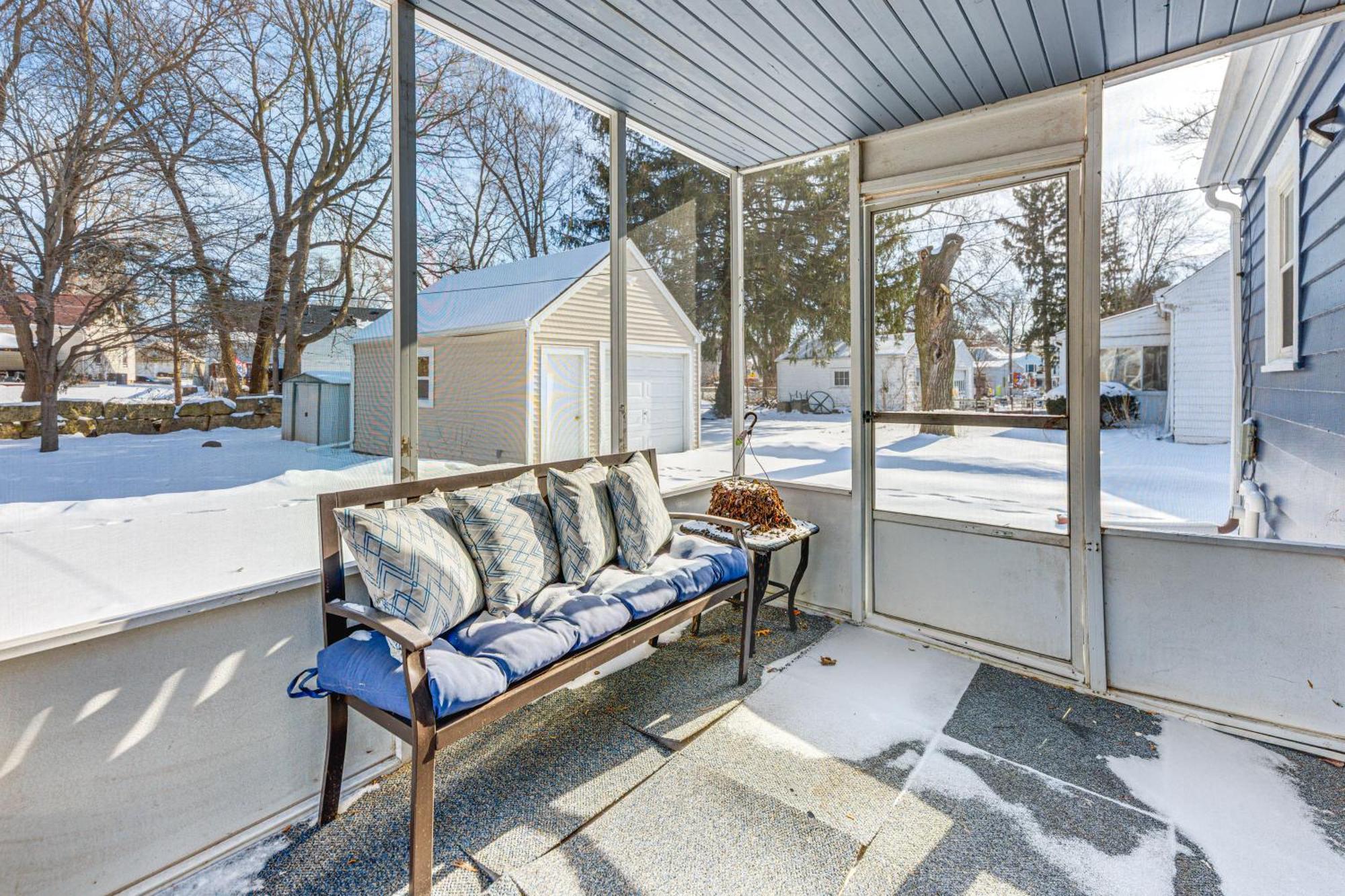 3 Mi To Hospitals Inviting Rockford Home With Yard! 外观 照片